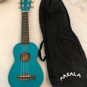 Makala turquoise ukulele